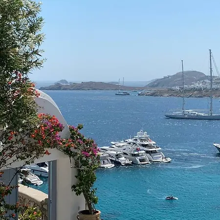 Beachfront Mykonos شقة *
